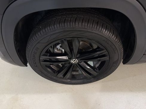 Certified 2023 Volkswagen Atlas Cross Sport SEL R-Line AWD/4WD image 11