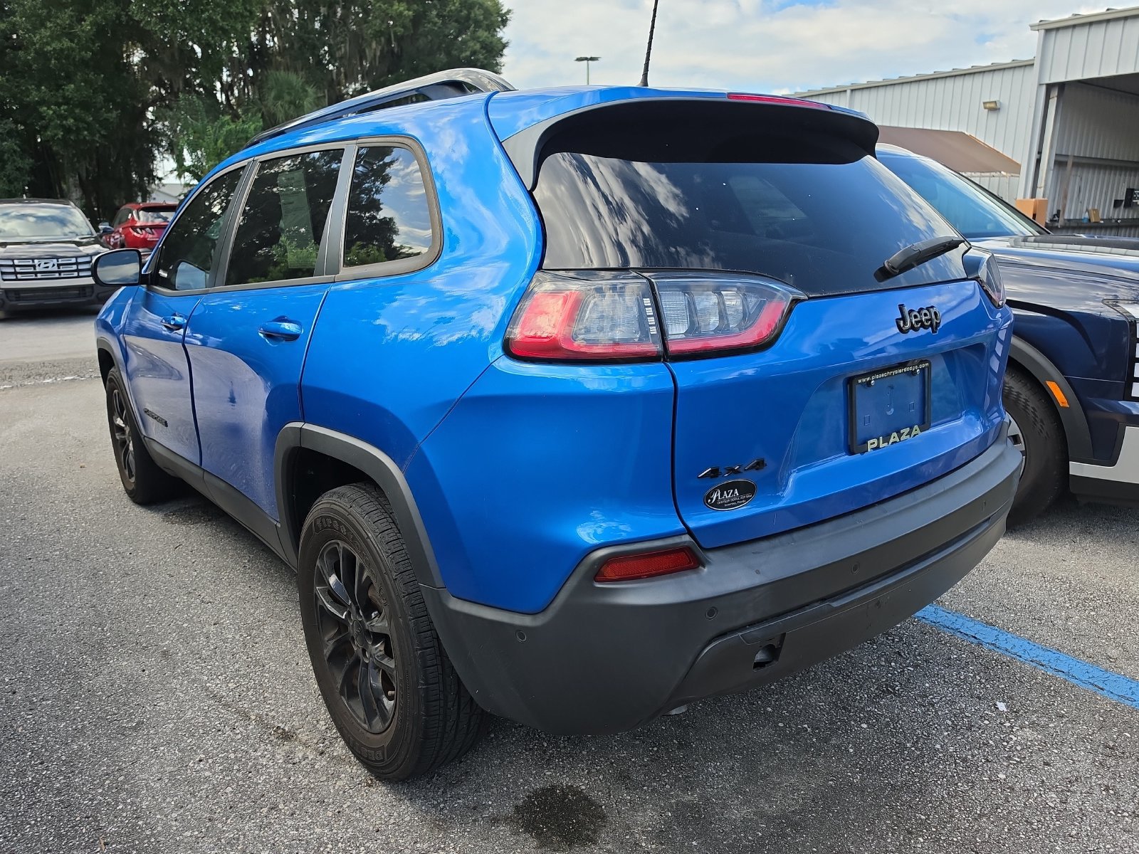 Used 2023 Jeep Cherokee Altitude Lux AWD/4WD image 5
