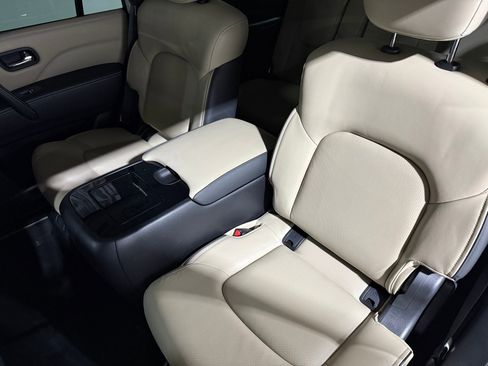 Used 2023 INFINITI QX80 Premium Select w/ All-Season Package image 39