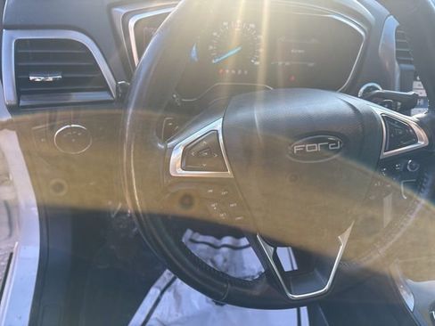 Used 2017 Ford Fusion SE w/ Fusion SE Technology Package image 23