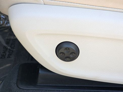 Used 2020 Mercedes-Benz GLE 350 4MATIC w/ Premium Package image 26