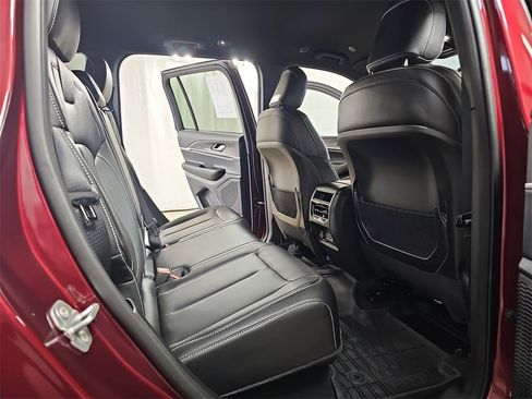 Used 2025 Jeep Grand Cherokee Limited image 14