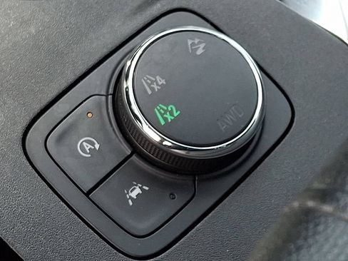 Used 2023 Chevrolet Traverse LT AWD/4WD image 25
