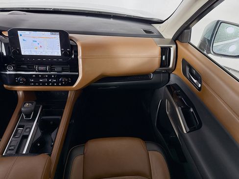 Used 2024 Nissan Pathfinder Platinum image 28