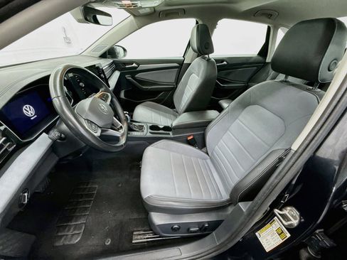 Used 2025 Volkswagen Jetta SE FWD image 13