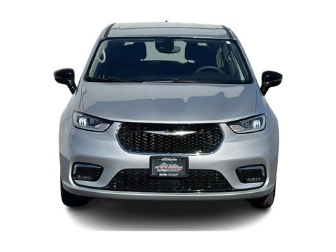 Used 2024 Chrysler Pacifica Touring-L image 2