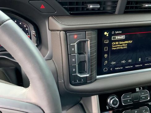 Used 2024 GMC Yukon Denali w/ Advanced Technology Package image 16