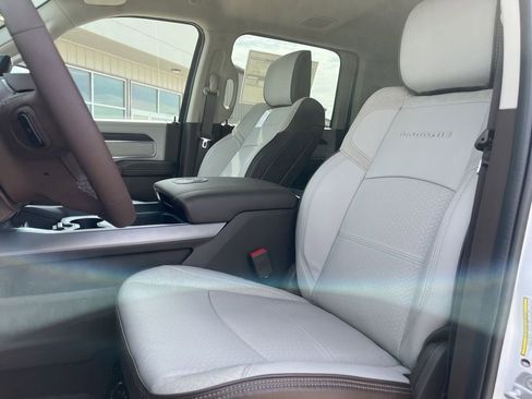 New 2026 RAM 2500 Laramie AWD/4WD image 26