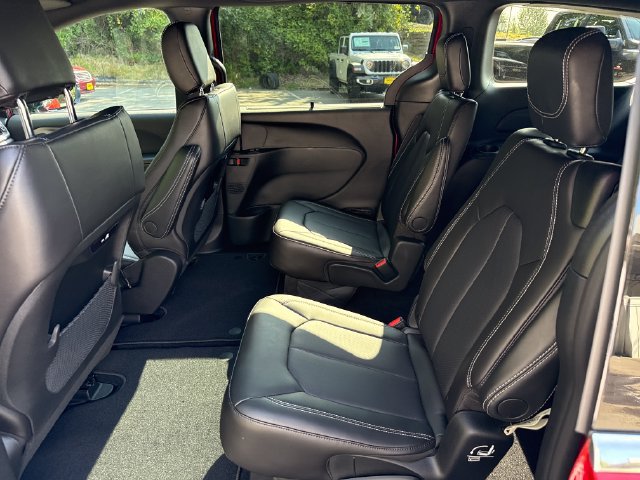 New 2027 Chrysler Pacifica Select FWD image 14