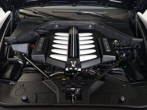 Used 2018 Rolls-Royce Dawn RWD image 30