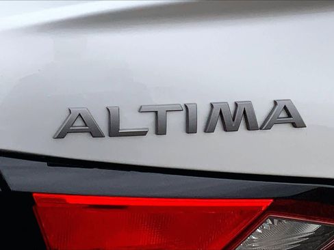 Used 2024 Nissan Altima 2.5 SV image 32