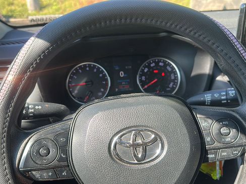 Used 2020 Toyota RAV4 LE AWD/4WD image 15