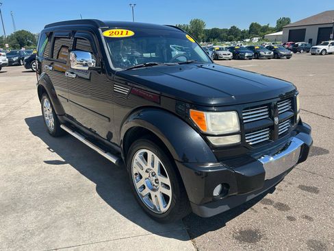 Used 2011 Dodge Nitro Heat w/ Chrome Accents Group AWD/4WD image 3