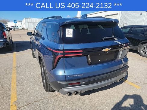 Used 2025 Chevrolet Traverse LT image 9