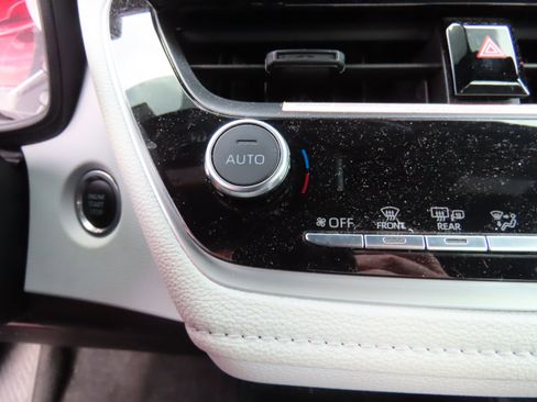 Used 2024 Toyota Corolla SE image 17