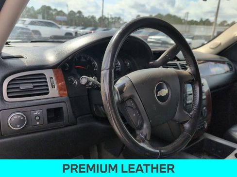 Used 2010 Chevrolet Suburban LT image 13