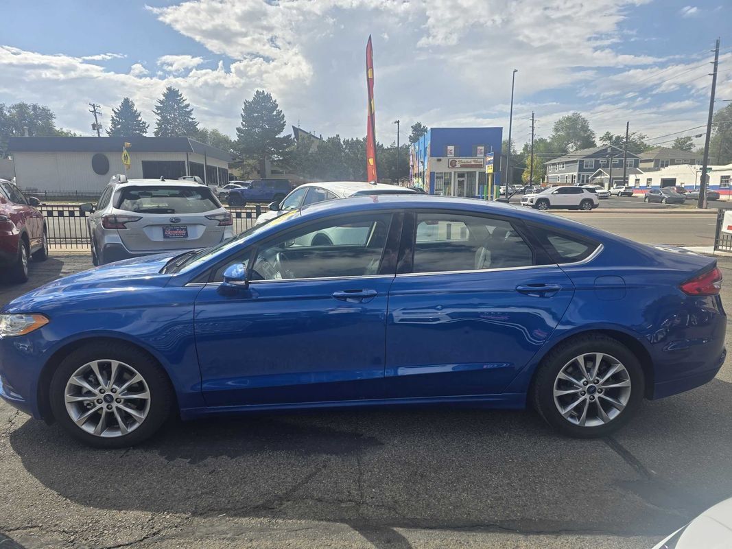 Used 2017 Ford Fusion SE FWD image 15