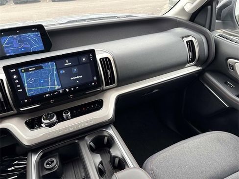 New 2025 Ford Expedition Active image 15