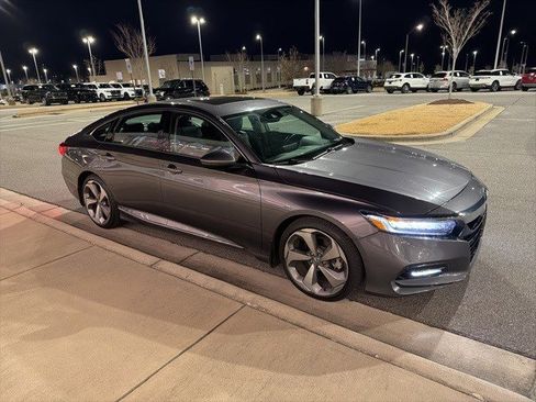 Used 2018 Honda Accord Touring image 18