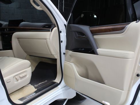 Used 2021 Lexus LX 570 4WD w/ Luxury Package image 30