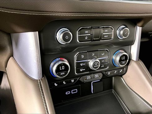 Certified 2024 GMC Yukon SLT w/ SLT Luxury Package RWD image 14
