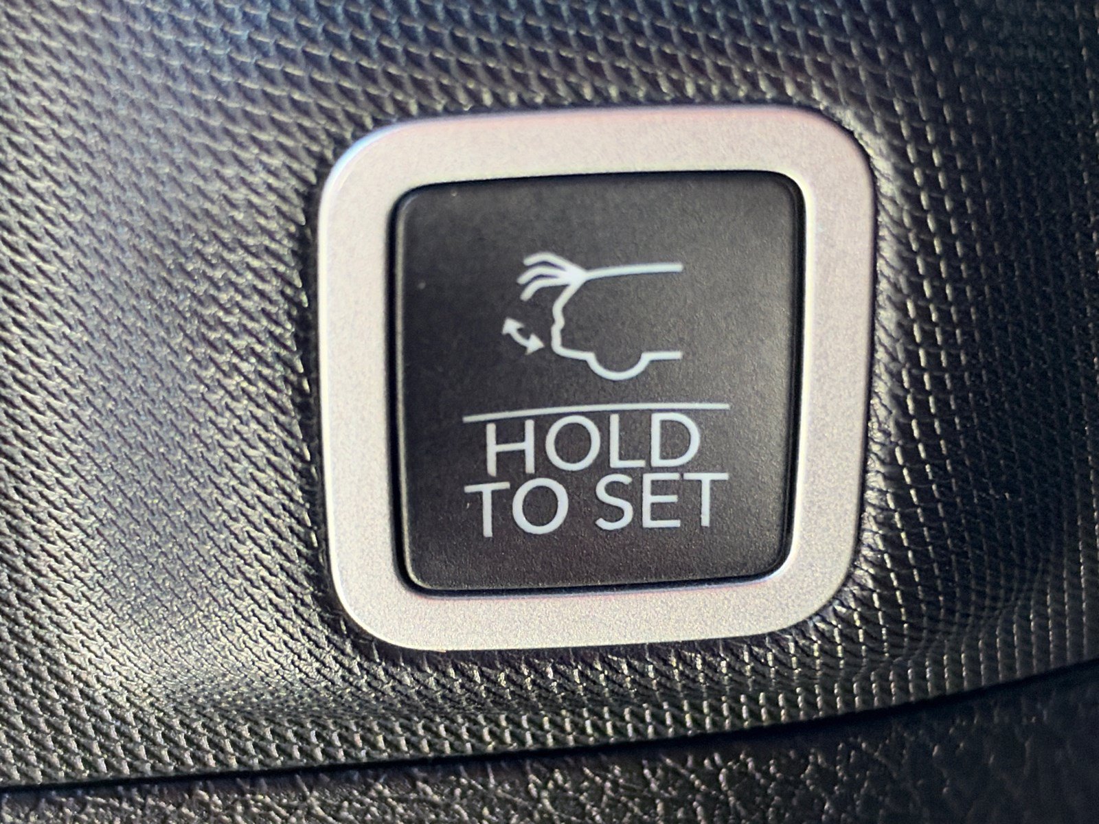 Used 2023 Jeep Grand Cherokee Overland AWD/4WD image 19