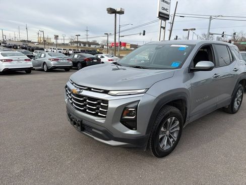 Used 2025 Chevrolet Equinox LT image 3