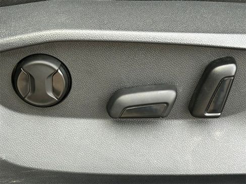 Used 2024 Volkswagen Taos SE image 22