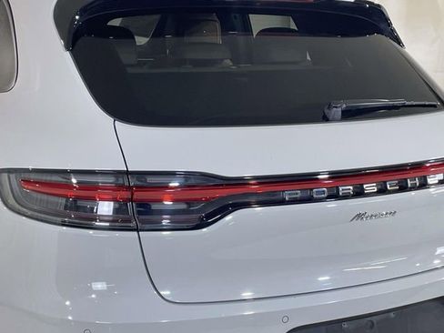 Certified 2020 Porsche Macan AWD/4WD image 16