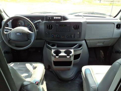 Used 2017 Ford E-450 and Econoline 450 Super Duty RWD image 12