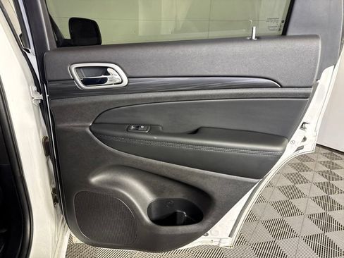 Used 2020 Jeep Grand Cherokee Altitude AWD/4WD image 34