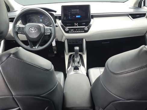 Used 2025 Toyota Corolla Cross L image 22