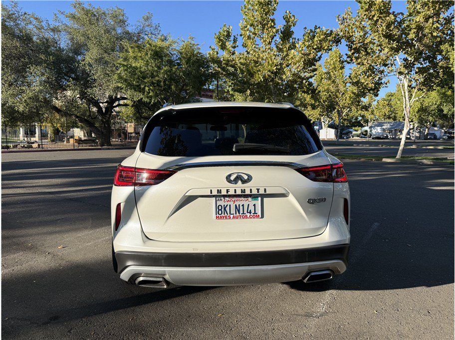 Used 2019 INFINITI QX50 Luxe w/ Navigation Package FWD image 4