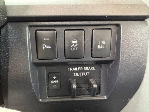 Used 2018 Toyota Tundra SR5 w/ TRD Off Road Package image 11