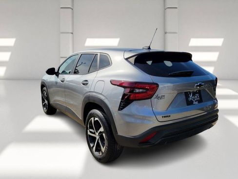 Certified 2025 Chevrolet Trax RS w/ Driver Confidence Package image 4