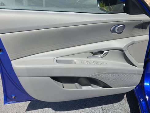 Used 2024 Hyundai Elantra SE image 12