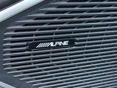 Used 2024 Jeep Wagoneer L Series II AWD/4WD image 37