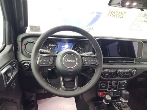 New 2025 Jeep Wrangler Unlimited Rubicon image 14