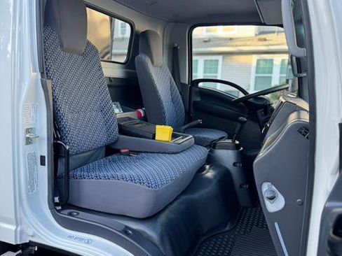 Used 2024 Isuzu NPR image 39