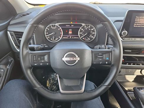 Used 2025 Nissan Rogue SV image 14