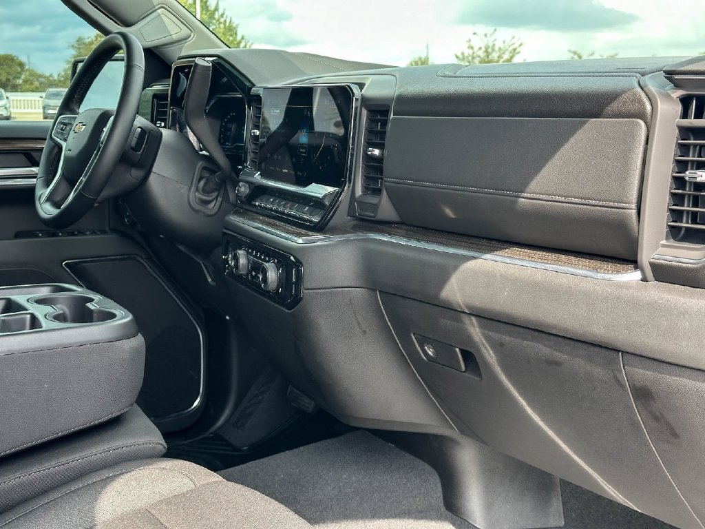 Used 2024 Chevrolet Silverado 1500 LT AWD/4WD image 20