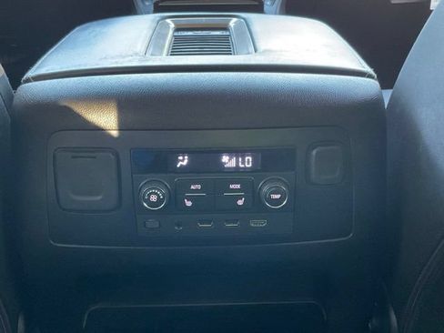 Used 2018 GMC Yukon Denali w/ Denali Ultimate Package AWD/4WD image 30