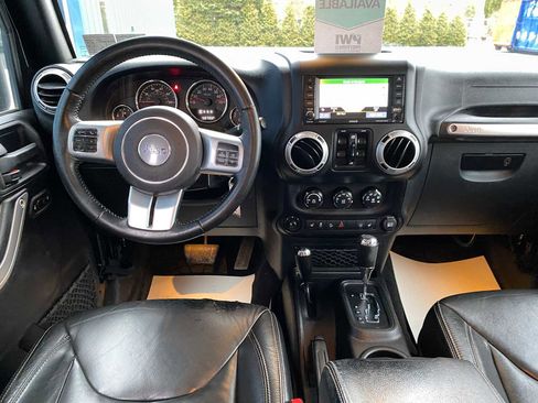 Used 2016 Jeep Wrangler Unlimited Rubicon image 7