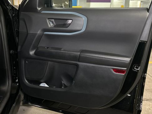 Used 2023 Ford Bronco Sport Badlands image 9