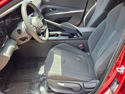 Used 2024 Hyundai Elantra SEL FWD image 11