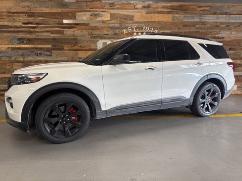 Used 2023 Ford Explorer ST w/ Equipment Group 401A image 8