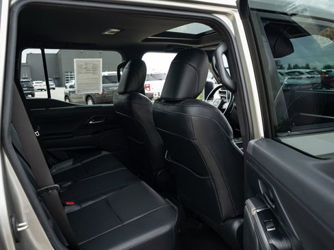 Used 2024 Lexus GX 550 w/ Accessory Package (Z1) AWD/4WD image 35