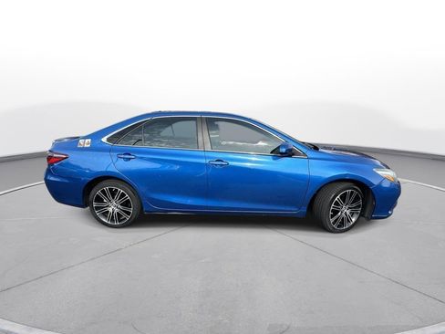 Used 2016 Toyota Camry SE image 4