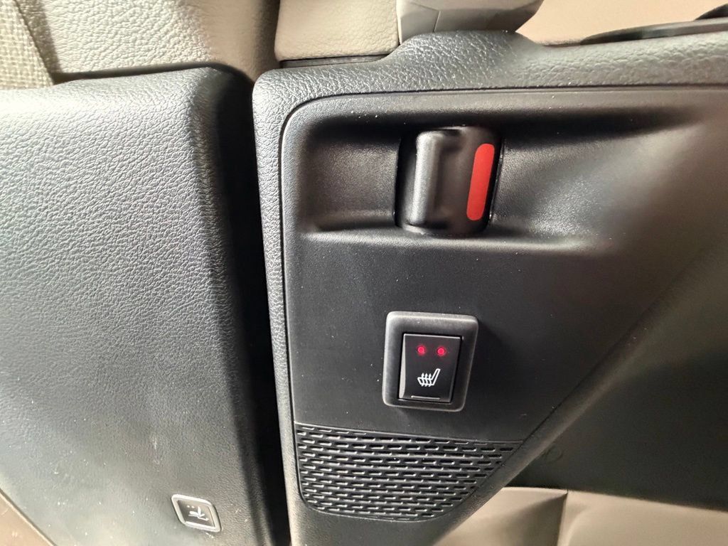 Used 2024 Chrysler Pacifica Limited FWD image 62