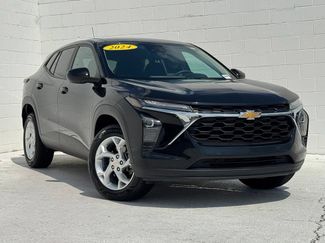 Used 2024 Chevrolet Trax LS w/ LS Convenience Package FWD video 2